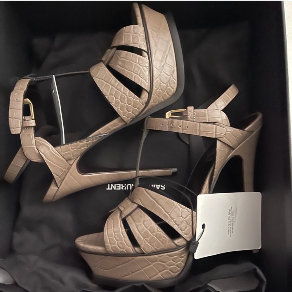 Platform Sandals - Picture 9 of 10